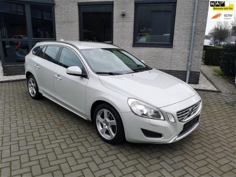 Volvo V60 - 2.0T Momentum Navi / Stoelverw / Xenon 2011 140.000km - 1