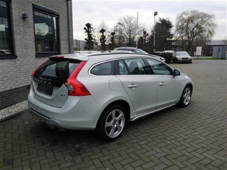 Volvo V60 - 2.0T Momentum Navi / Stoelverw / Xenon 2011 140.000km - 1