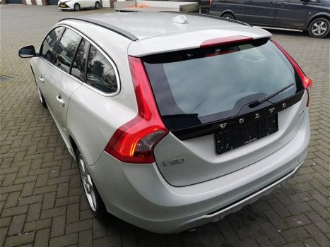 Volvo V60 - 2.0T Momentum Navi / Stoelverw / Xenon 2011 140.000km - 1