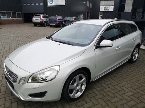 Volvo V60 - 2.0T Momentum Navi / Stoelverw / Xenon 2011 140.000km - 1