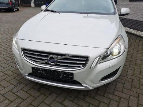 Volvo V60 - 2.0T Momentum Navi / Stoelverw / Xenon 2011 140.000km - 1