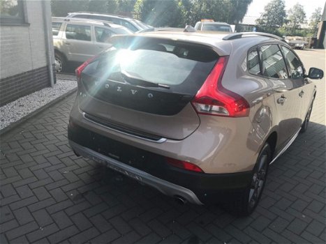 Volvo V40 Cross Country - 2.0 D4 Summum 180pk Schuifdak/Leer/Navi m.2014 - 1