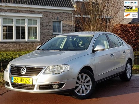 Volkswagen Passat - 1.8 TFSI Comf. AUTOMAAT / Navi / Clima PDC / Keurige auto - 1