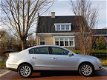 Volkswagen Passat - 1.8 TFSI Comf. AUTOMAAT / Navi / Clima PDC / Keurige auto - 1 - Thumbnail