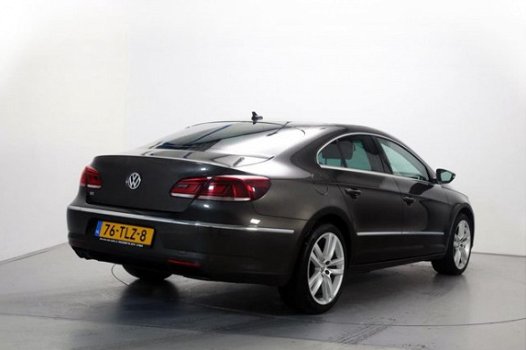 Volkswagen CC - 1.8 TSI 160pk R-Line Navigatie Parkeersensoren Stuurbediening Climate Control - 1