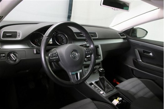 Volkswagen CC - 1.8 TSI 160pk R-Line Navigatie Parkeersensoren Stuurbediening Climate Control - 1
