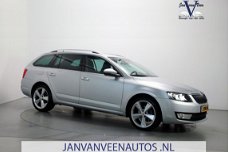 Skoda Octavia Combi - 1.4 TSI 140pk Ambition Business DSG Navigatie Sportstuur Navigatie Sportstoele