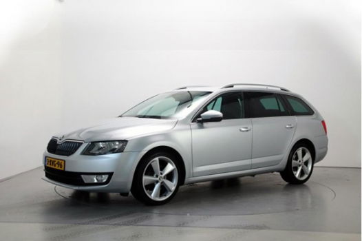 Skoda Octavia Combi - 1.4 TSI 140pk Ambition Business DSG Navigatie Sportstuur Navigatie Sportstoele - 1