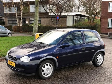 Opel Corsa - 1.2i-16V Onyx stuurbekrachtiging NAP Nette auto Goed onderhouden - 1