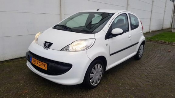 Peugeot 107 - 1.0-12V XS - 1