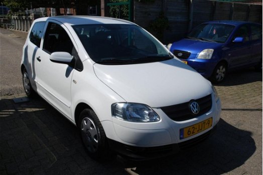 Volkswagen Fox - 1.4 Trendline Zeer weinig km's op CNG aardgas Nieuwe APK bij aflevering - 1