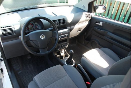 Volkswagen Fox - 1.4 Trendline Zeer weinig km's op CNG aardgas Nieuwe APK bij aflevering - 1