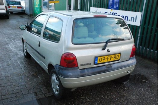 Renault Twingo - 1.2 Initiale Lederen bekleding en glazen open dak Nieuwe APK bij aflevering - 1