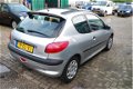 Peugeot 206 - 1.4 XT in 2017 ander dashboard (gebruikt). KM-stand 210dkm met open dak Nieuwe APK bij - 1 - Thumbnail