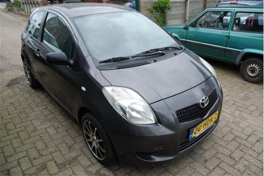 Toyota Yaris - 1.3 VVTi Terra / Airco Nieuwe APK bij aflevering - 1