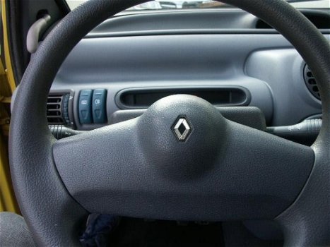 Renault Twingo - 1.2 '95, 175000 KM, NETTE AUTO MET JAAR APK - 1