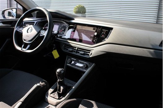 Volkswagen Polo - Comfortline 1.0 TSI 95pk Navigatie Parkeersensoren DAB Cruise control Climatronic - 1