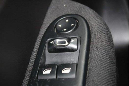 Peugeot 307 - 2.0-16V XS airco, radio cd speler, cruise control, elektrische ramen, trekhaak, lichtm - 1