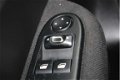 Peugeot 307 - 2.0-16V XS airco, radio cd speler, cruise control, elektrische ramen, trekhaak, lichtm - 1 - Thumbnail