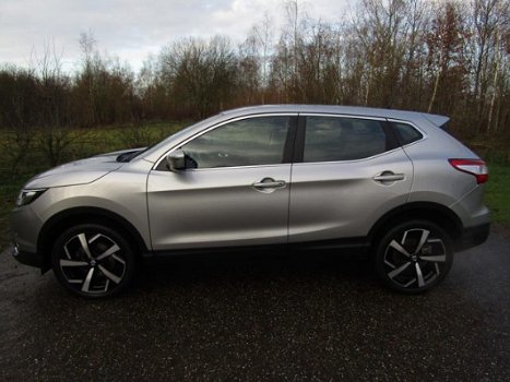 Nissan Qashqai - 1.6 Navigatie / Stoelverwarming / 19inch Tekna - 1