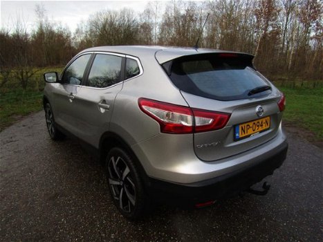 Nissan Qashqai - 1.6 Navigatie / Stoelverwarming / 19inch Tekna - 1