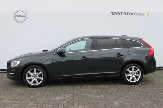 Volvo V60 - D4 180PK Automaat Momentum/ Navigatie/ Getint Glas/ 17'' velgen - 1