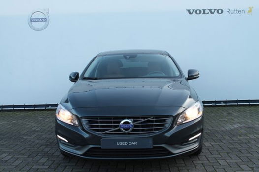 Volvo V60 - D4 180PK Automaat Momentum/ Navigatie/ Getint Glas/ 17'' velgen - 1