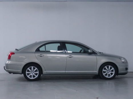 Toyota Avensis - 1.8 VVTi Luna - 1