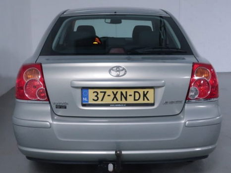 Toyota Avensis - 1.8 VVTi Luna - 1