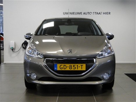 Peugeot 208 - Style 1.2 82pk 5DRS NAVIGATIE | PDC | CLIMATE CONTROL - 1