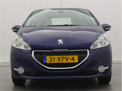 Peugeot 208 - 1.4 95pk Envy | Navigatie | Climate Control | Parkeersensoren | Lage kilometerstand | - 1