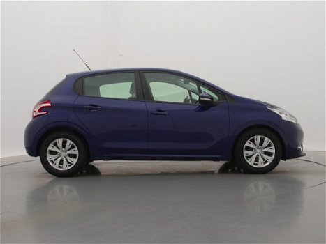 Peugeot 208 - 1.4 95pk Envy | Navigatie | Climate Control | Parkeersensoren | Lage kilometerstand | - 1