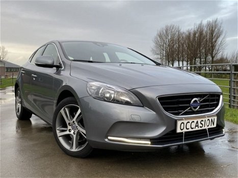 Volvo V40 - 1.6 T2 Summum - Navi - Clima - Dealer oh - Trekhaak - 120PK - 17