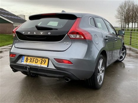 Volvo V40 - 1.6 T2 Summum - Navi - Clima - Dealer oh - Trekhaak - 120PK - 17