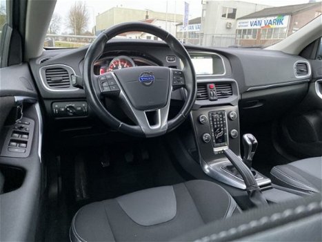 Volvo V40 - 1.6 T2 Summum - Navi - Clima - Dealer oh - Trekhaak - 120PK - 17