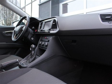 Seat Leon - 1.2 TSI Style Business Navi/Clima/Trekhaak - 1