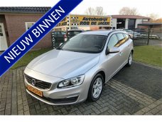 Volvo V60 - 2.0 D2 Kinetic Automaat Euro 6 Trekhaak Ecc-Airco Navi Lmv Pdc enz. GEEN AFLEVERINGSKOST