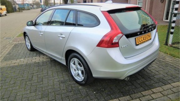 Volvo V60 - 2.0 D2 Kinetic Automaat Euro 6 Trekhaak Ecc-Airco Navi Lmv Pdc enz. GEEN AFLEVERINGSKOST - 1