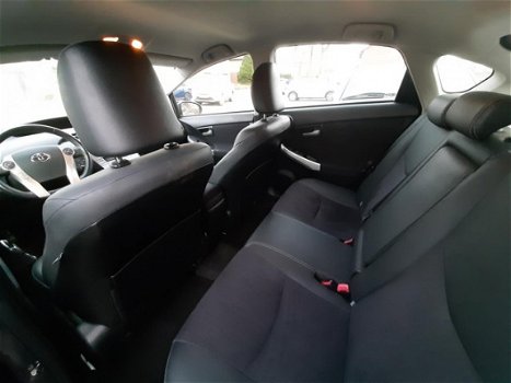 Toyota Prius - 1.8 Full Hybrid 136PK Dynamic Business | Navigatie, JBL, 17inch, HUD, Half leer, Keyl - 1