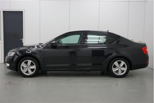 Skoda Octavia - 1.6 TDI Greenline Businessline | Navigatie | Parkeersensoren achter | Trekhaak - 1