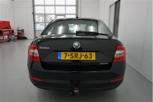 Skoda Octavia - 1.6 TDI Greenline Businessline | Navigatie | Parkeersensoren achter | Trekhaak - 1