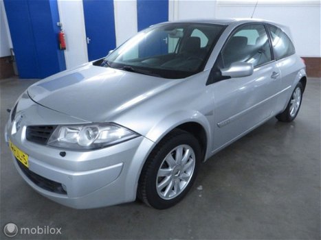 Renault Mégane - 1.6-16V Tech Line - 1