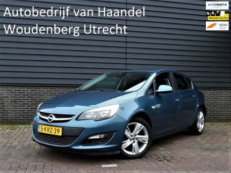 Opel Astra - 1.4 Turbo Business + Airco Navigatie Licht metalen velgen Cruise controle - 1