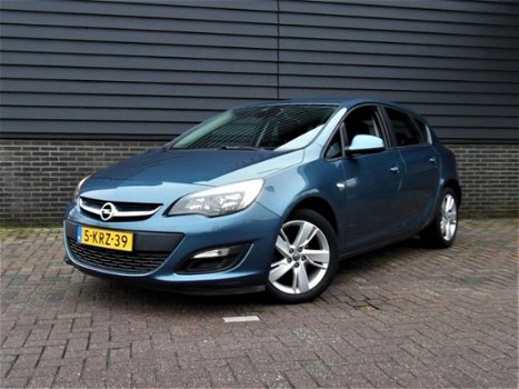 Opel Astra - 1.4 Turbo Business + Airco Navigatie Licht metalen velgen Cruise controle - 1