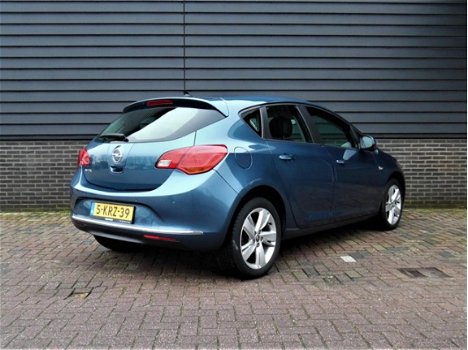 Opel Astra - 1.4 Turbo Business + Airco Navigatie Licht metalen velgen Cruise controle - 1