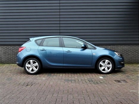 Opel Astra - 1.4 Turbo Business + Airco Navigatie Licht metalen velgen Cruise controle - 1