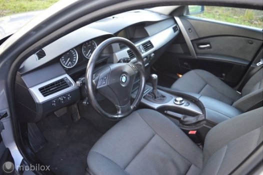 BMW 5-serie - 520i Executive Automaat / NAP / Navi /NIEUWSTAAT - 1