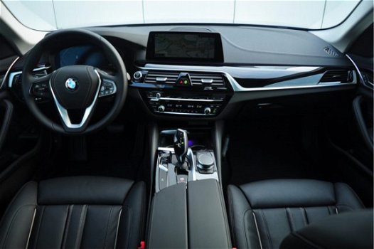 BMW 5-serie Touring - 520i High Executive Aut - 1