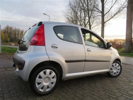 Peugeot 107 - Urban Move 1.0i met Airco & Vele Opties - 1