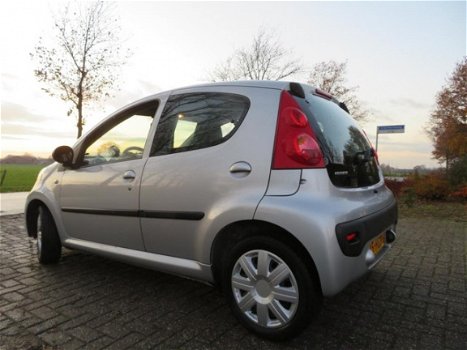 Peugeot 107 - Urban Move 1.0i met Airco & Vele Opties - 1